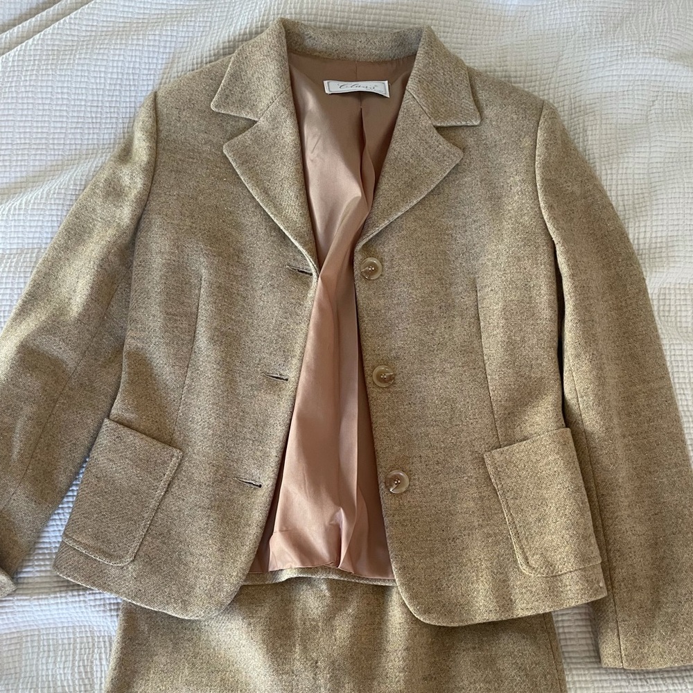 VINTAGE Italian skirt suit
